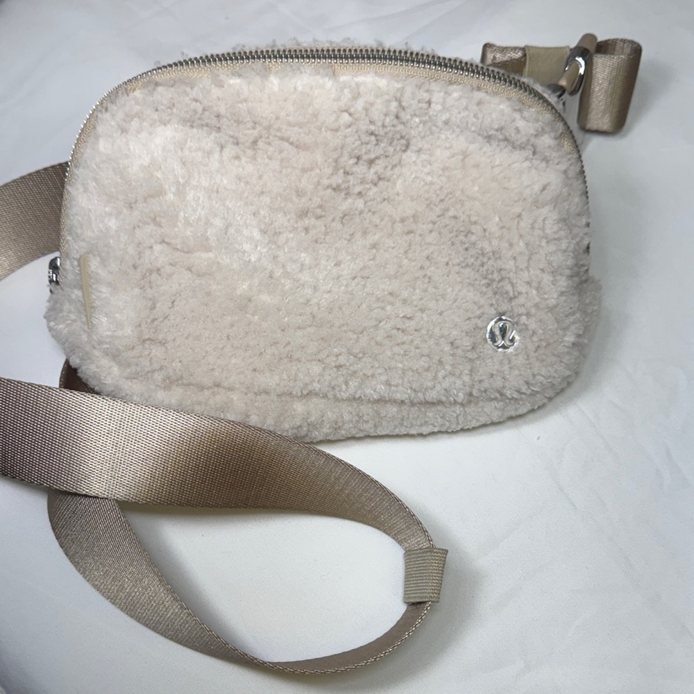 Lululemon Sherpa Everywhere Belt Bag Fleece Cream White Crossbody Waist Pack